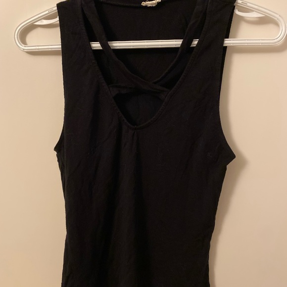 Black tank top - Picture 2 of 2